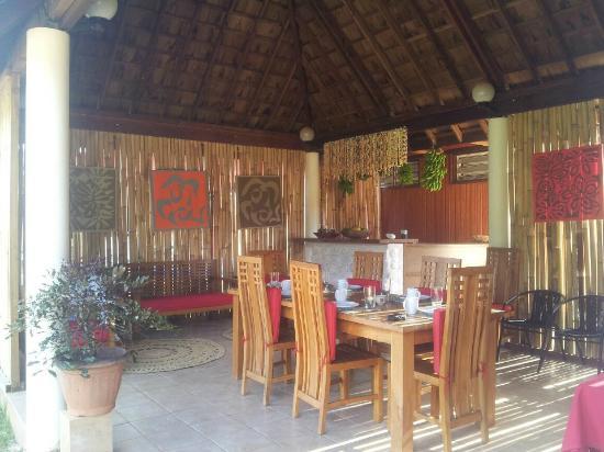 Photo: La Perruche Rouge