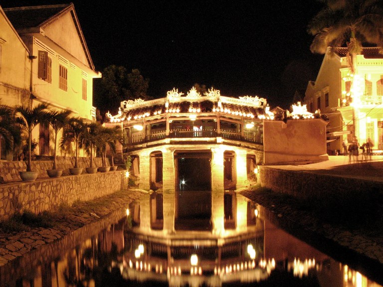 Photo: rapidacid (Flickr: Hoi An, Vietnam) [CC BY 2.0 (http://creativecommons.org/licenses/by/2.0)], via Wikimedia Commons