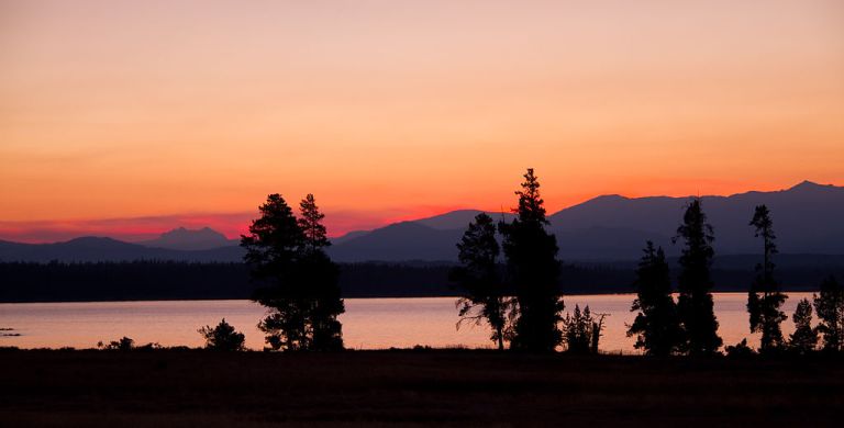 Photo: Tony Hisgett from Birmingham, UK (Dawn Yellowstone Lake Uploaded by tm) [CC BY 2.0 (http://creativecommons.org/licenses/by/2.0)], via Wikimedia Commons
