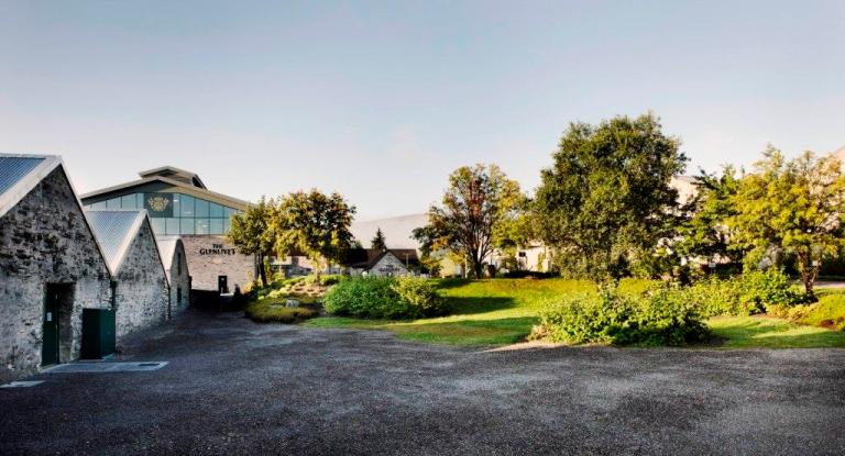 Photo: Pernod Ricard (Pernod Ricard press materials) [CC BY-SA 3.0 (http://creativecommons.org/licenses/by-sa/3.0)], via Wikimedia Commons